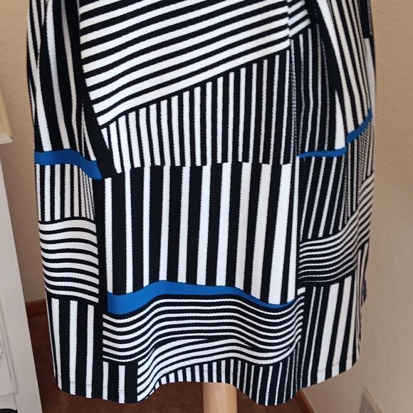 Enfocus Studio Bold Graphic Knit Dress - Picture 7 of 10